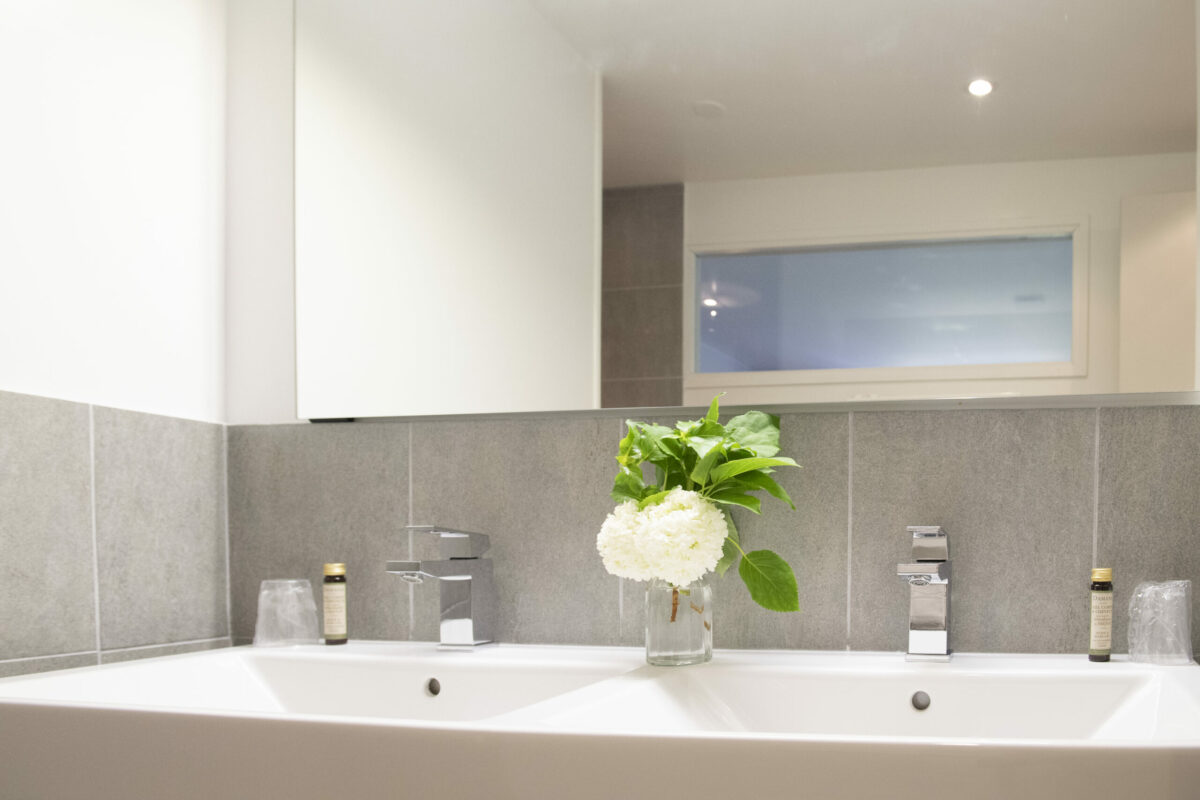 Private bathroom at Le Moulin de Vilgris — a guesthouse near Rambouillet